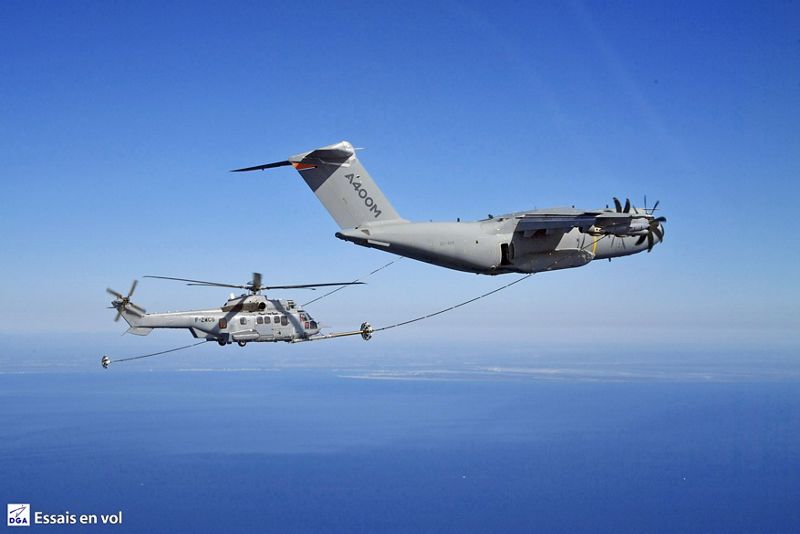 Airbus conducts A400M airlifter’s first helicopter air-to-air refuelling contacts
