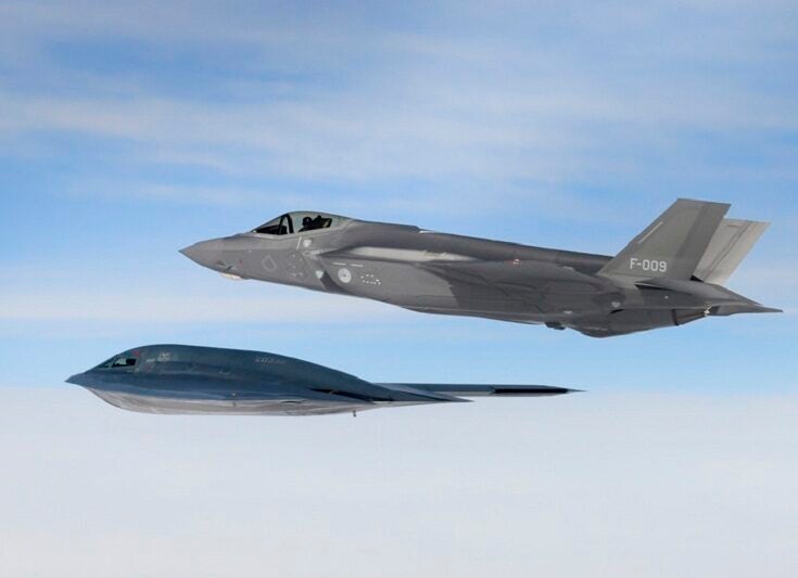 USAF bombers conduct familiarisation flight with RNLAF F-35A