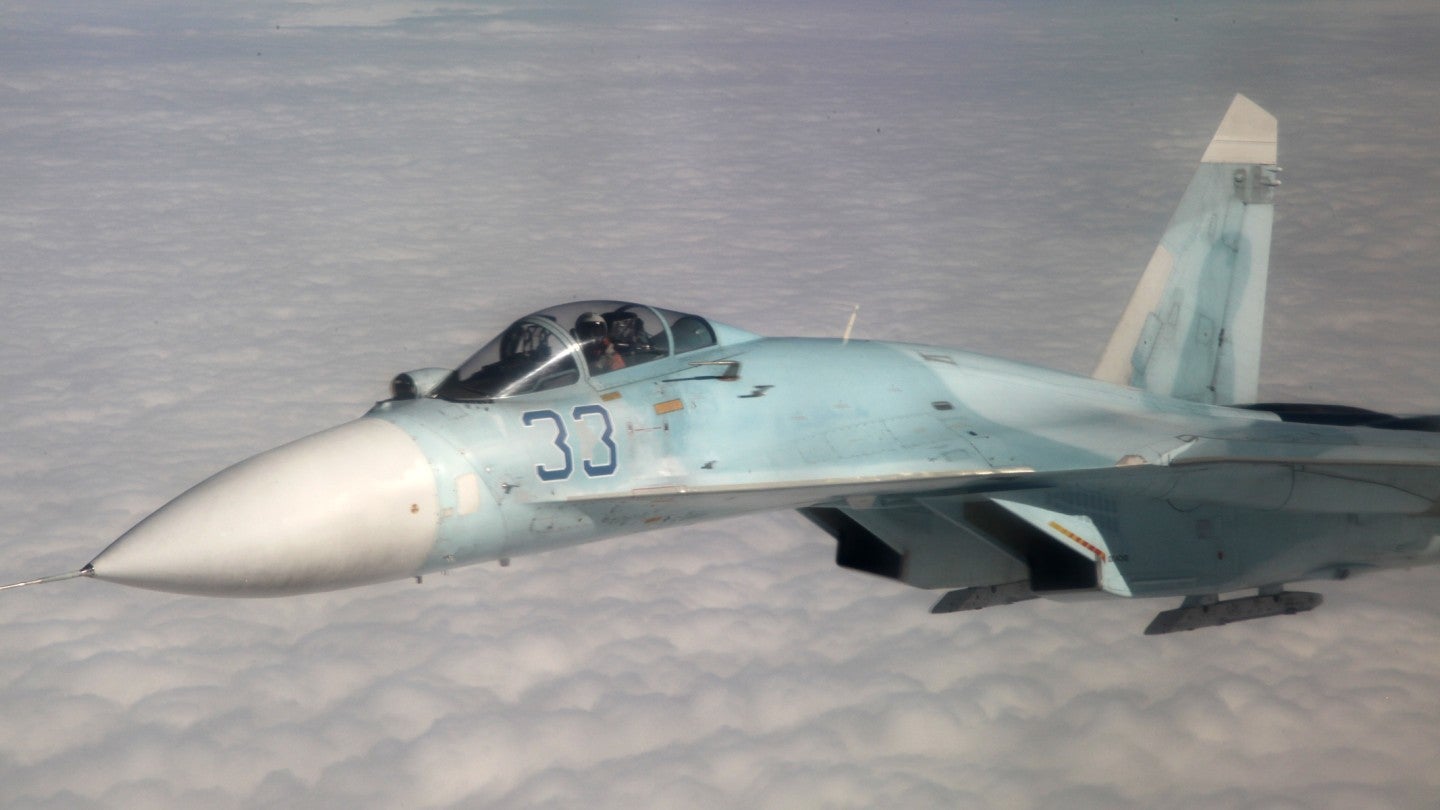 Photo] Ukrainian Air Force Su-27 Flanker heavily armed for Combat