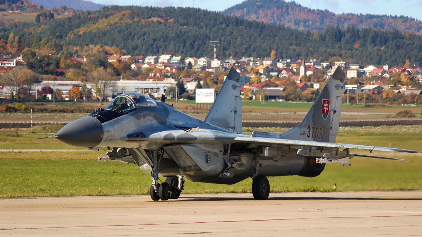 Slovensko dodá Ukrajine lietadlá MiG-29 a raketové systémy