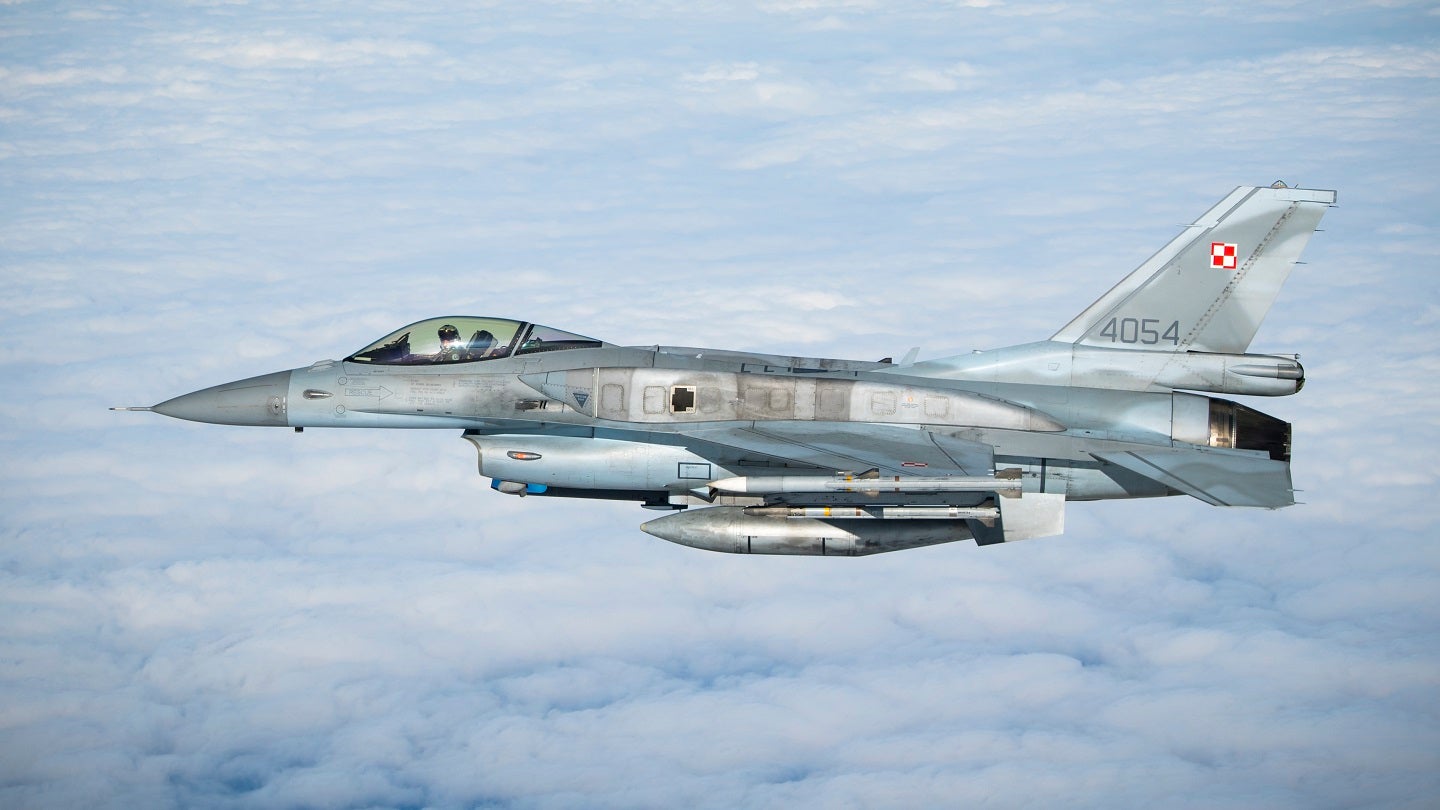 Stany Zjednoczone zatwierdzają kontrakt o wartości 389 mln dolarów na wsparcie polskich myśliwców F-16