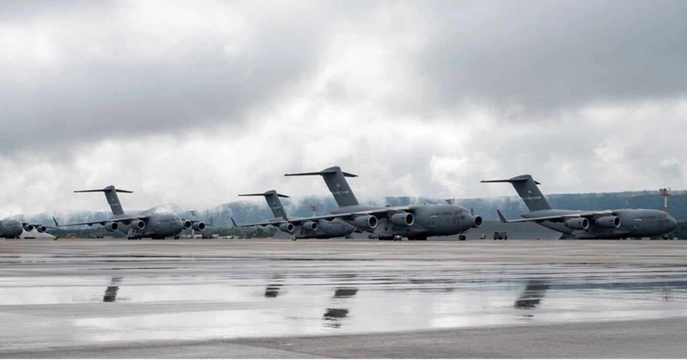 【美国之声--美国在中东持续部署兵力】2026年2月9日《Airforce Technology》：

2月初（包括2月7-9日附近）大量美国空军运输机涌入欧洲中转站（如德国拉姆施泰因空軍基地）和中东...