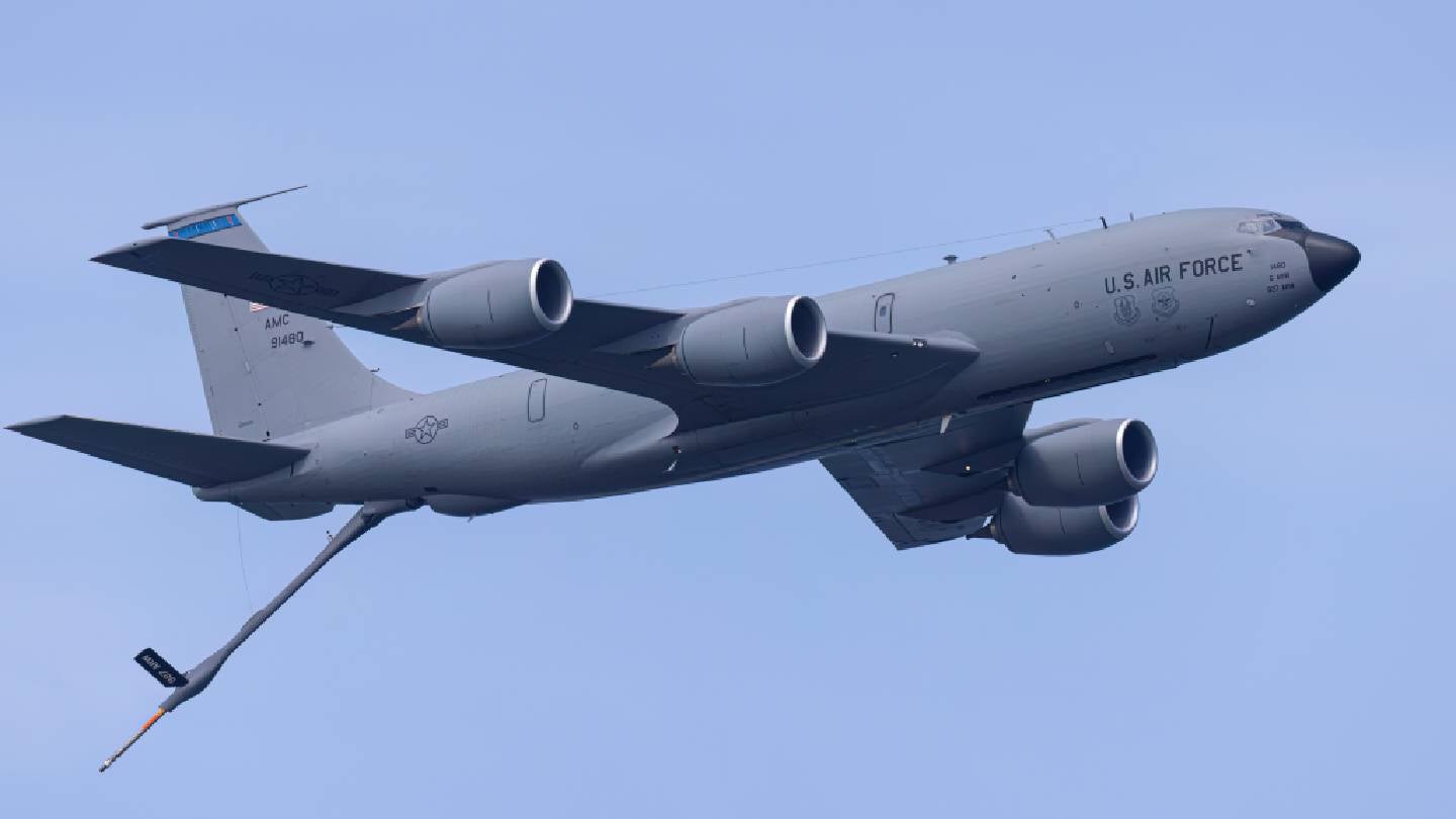 Dört mürettebat üyesi, Irak'ın batısında USAF KC-135'in düşmesi sonucu hayatını kaybetti.