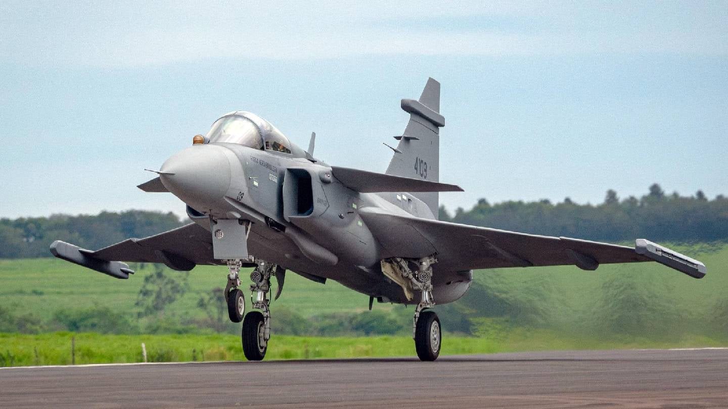 First Brazil‑assembled Gripen E completes maiden flight